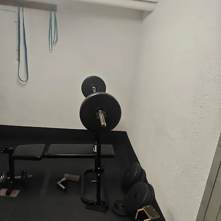 Work And 90 Qm 7 Betten 3 Schlafzimmer Mit Balkon Und Kraftraum 44 Oben דירה *