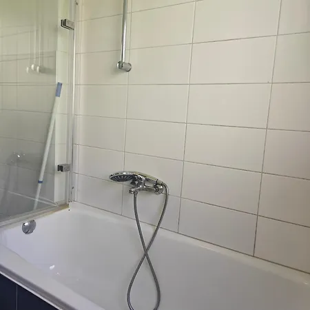 Work And 90 Qm 7 Betten 3 Schlafzimmer Mit Balkon Und Kraftraum 44 Oben דירה פלטנברג