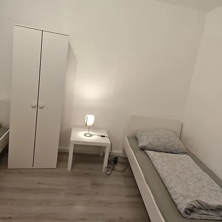 Work And 90 Qm 7 Betten 3 Schlafzimmer Mit Balkon Und Kraftraum 44 Oben * Plettenberg