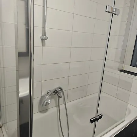 Work And 90 Qm 7 Betten 3 Schlafzimmer Mit Balkon Und Kraftraum 44 Oben דירה פלטנברג