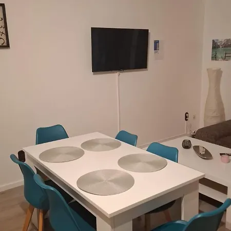 Lejlighed Work And 90 Qm 7 Betten 3 Schlafzimmer Mit Balkon Und Kraftraum 44 Oben *