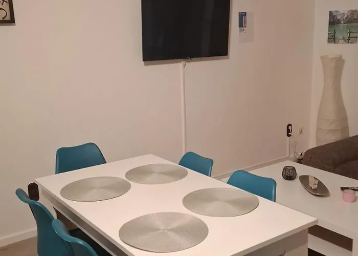 Lejlighed Work And 90 Qm 7 Betten 3 Schlafzimmer Mit Balkon Und Kraftraum 44 Oben *